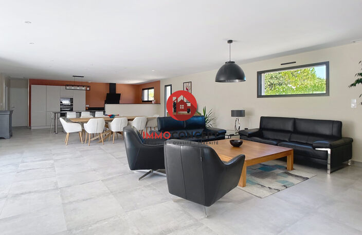 Villa contemporaine de plain-pied de 230 m²  Piscine  4 c — photo 2
