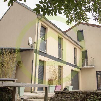 Maison 7 pièces 2500 €