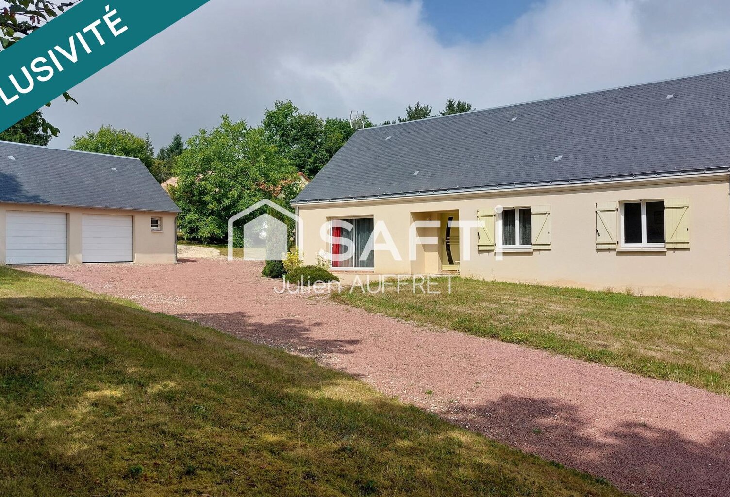 Pavillon de plain-pied avec double garage — photo 1