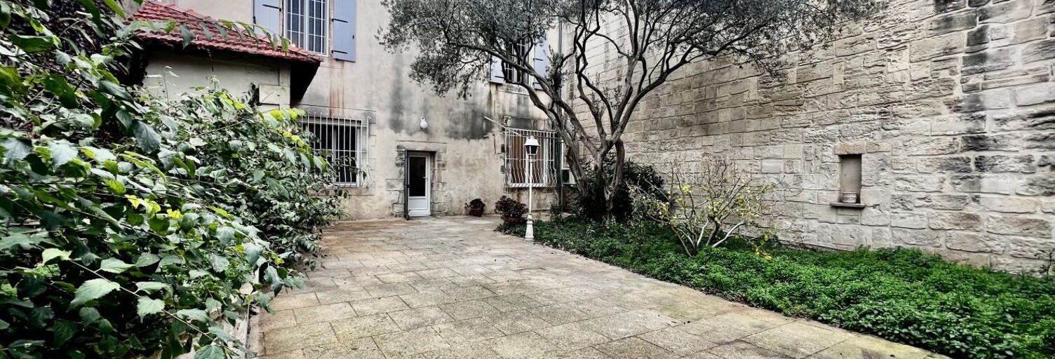 Maison 10 Pièces 239 m² à vendre à Saint-Gilles (30800)