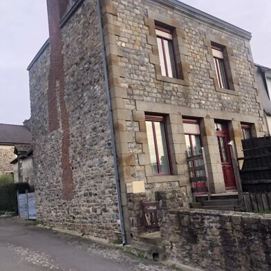 Maison 5 pièces 880 €