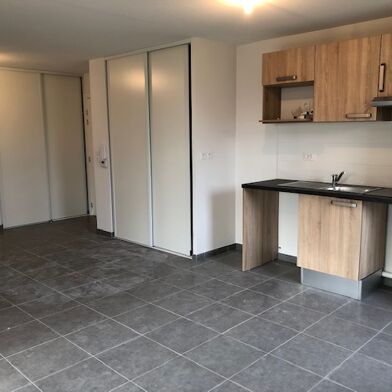 Appartement 3 pièces 779 €