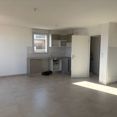 Appartement 3 pièces 908 €