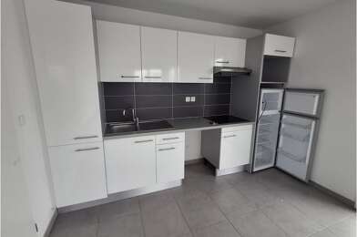 Appartement 3 pièces 884 €