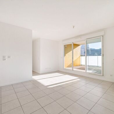 Appartement 2 pièces 741 €