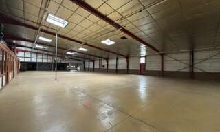 Commerce  3200 m² à louer à Rillieux-la-Pape (69140)