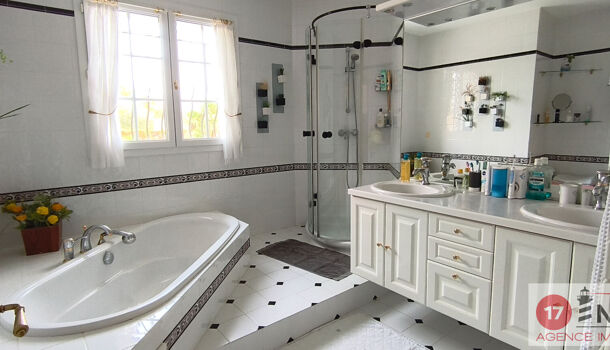 Villa / Maison 5 pièces  à vendre Croix-Chapeau 17220