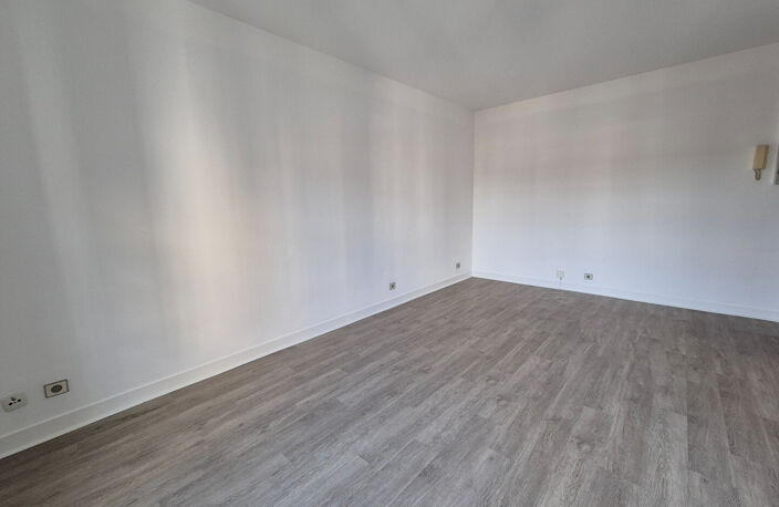F1 24 m² AVEC ASCENSEUR - ROUEN QUAI DE SEINE VIEUX MARCHE — photo 4
