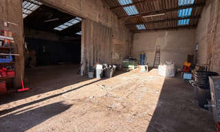 Local industriel  208 m² à louer à La Roquebrussanne (83136)