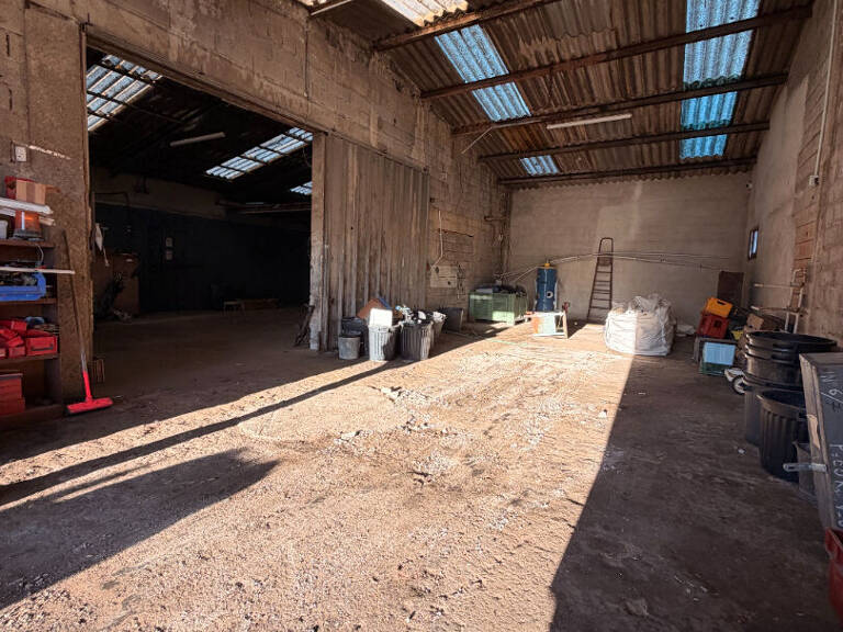 A louer Hangar 208 m² — photo 1