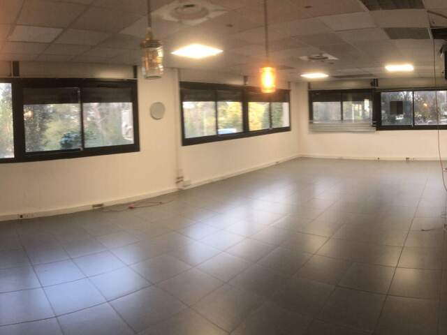 Location Bureaux 90 m&sup2; — photo du bien