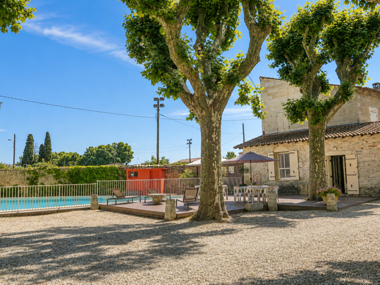 Ensemble immobilier de 281 m2 habitables et 740 m2 de bâtiments annexes — photo 1