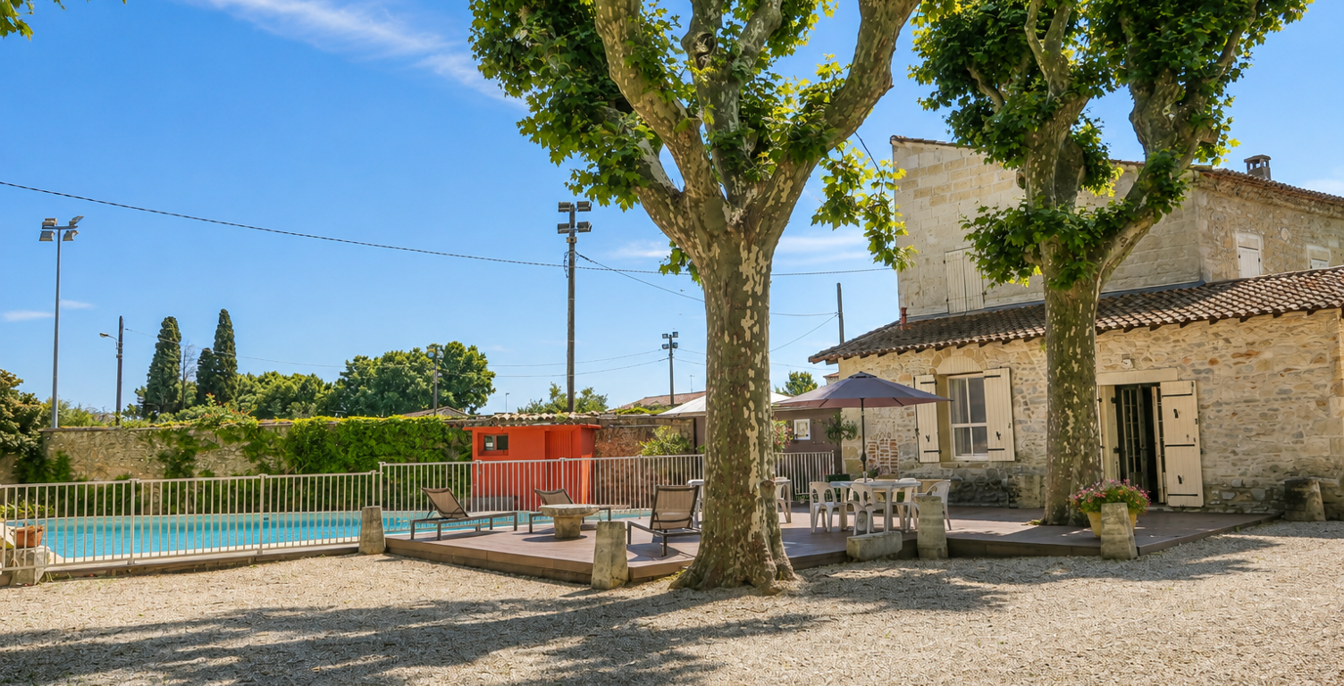 Ensemble immobilier de 281 m2 habitables et 740 m2 de bâtiments annexes — photo 1