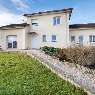 Maison 8 pièces 389610 €