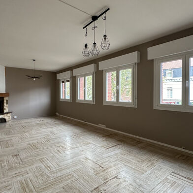 Appartement 5 pièces 810 €