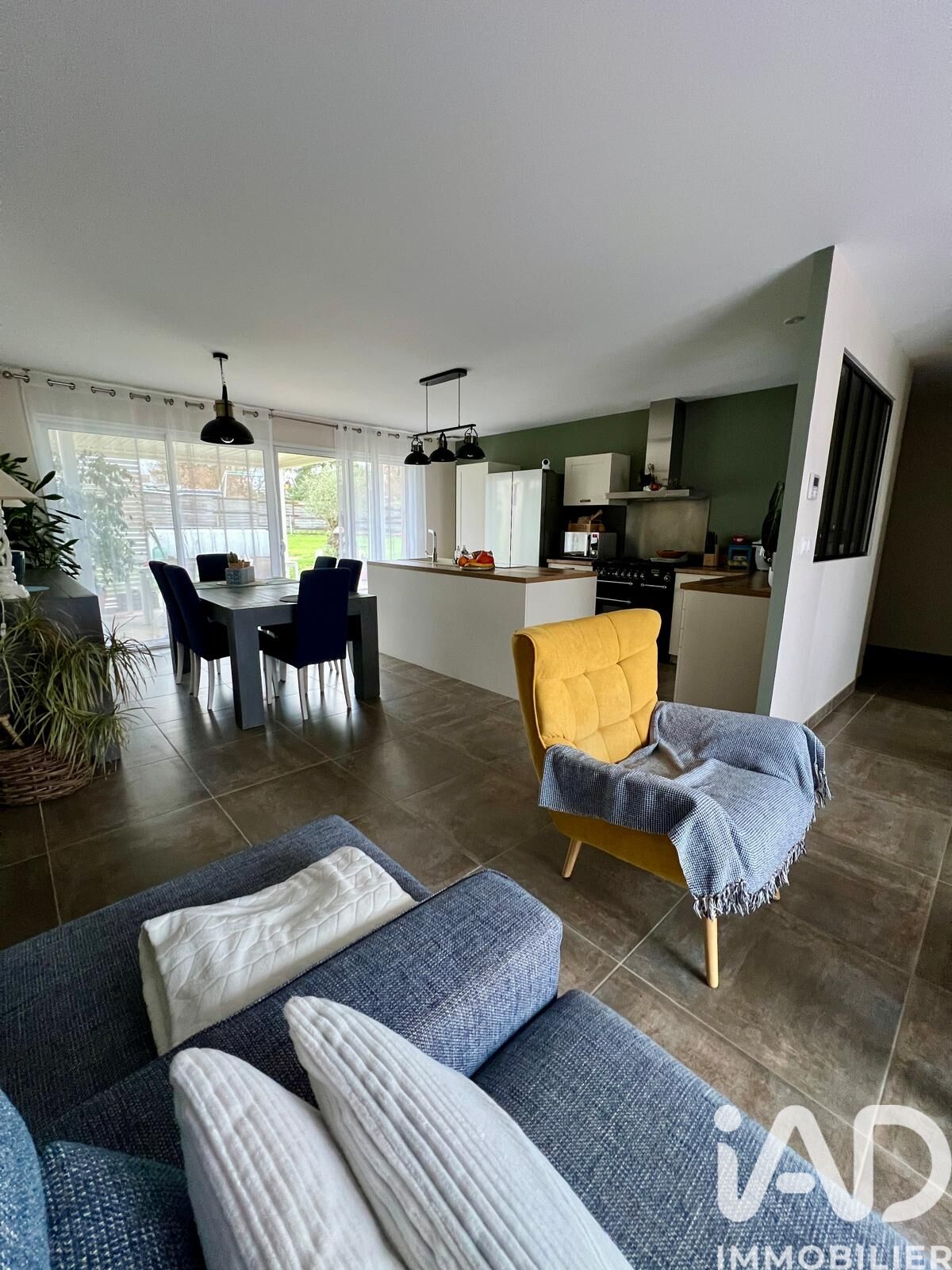 St-Martin-D-Auxigny - 106m² - 5p. - 3ch.