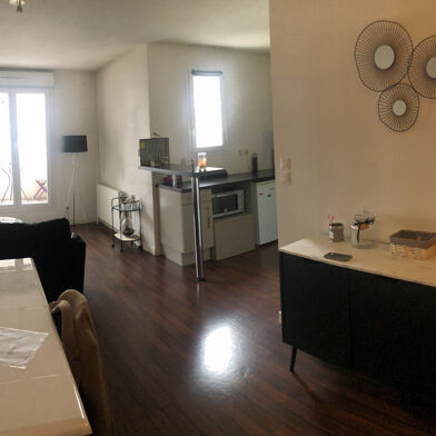 Appartement 3 pièces 744 €