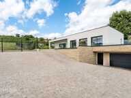 Maison contemporaine de plain-pied de 2022, de 250 m² — photo 2