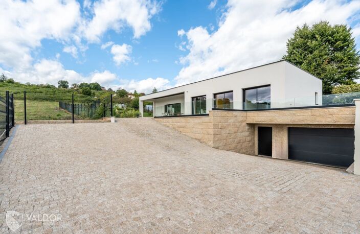 Maison contemporaine de plain-pied de 2022, de 250 m² — photo 2