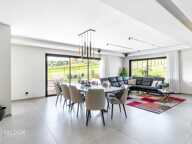 Maison contemporaine de plain-pied de 2022, de 250 m² — photo 4