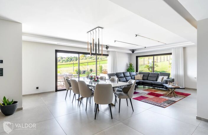 Maison contemporaine de plain-pied de 2022, de 250 m² — photo 4
