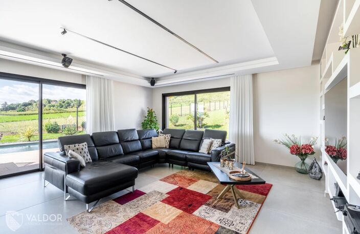 Maison contemporaine de plain-pied de 2022, de 250 m² — photo 5