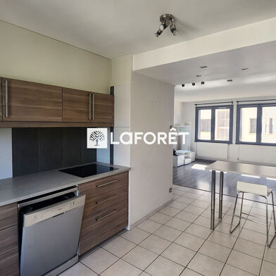 Appartement 3 pièces 854 €