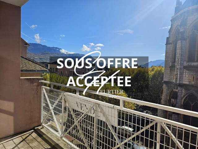 VOIRON - Duplex avec balcons de 72 m² Carrez hypercentre — photo du bien