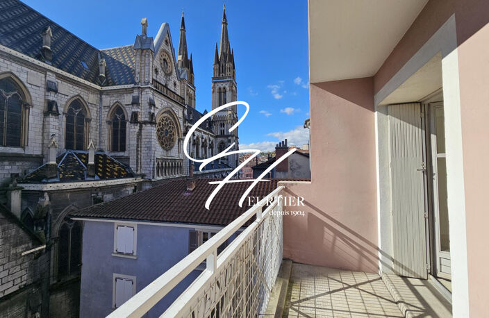 VOIRON - Duplex avec balcons de 72 m² Carrez hypercentre — photo 2