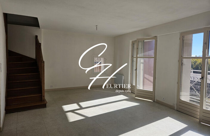 VOIRON - Duplex avec balcons de 72 m² Carrez hypercentre — photo 3