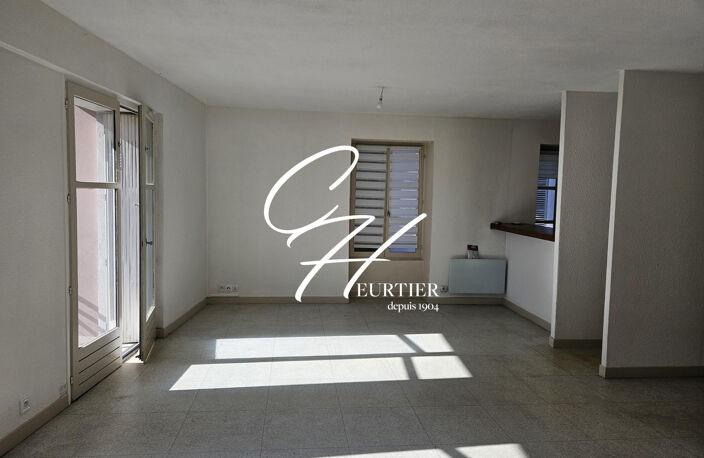 VOIRON - Duplex avec balcons de 72 m² Carrez hypercentre — photo 4