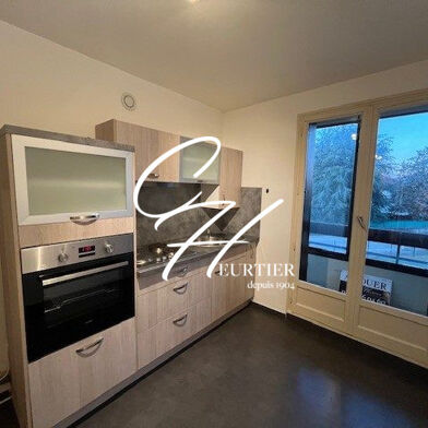 Appartement 3 pièces 895 €