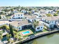 MARINA INDIVIDUELLE 5 PIÈCES 155 M2 AVEC PISCINE ET GARAGE AIGUES MORTES — photo 3