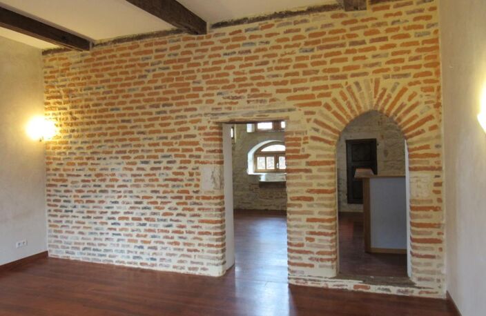 GRANDE MAISON MEDIEVALE  DE VILLAGE ENTIEREMENT RENOVEE DPE EN B AVEC UNE PETITE MAISON QUI SERT DE GARAGE   290000€ — photo 2