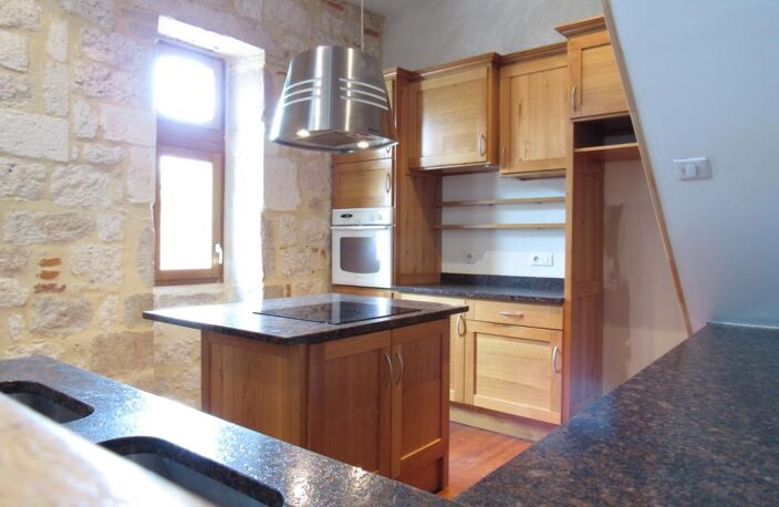 GRANDE MAISON MEDIEVALE  DE VILLAGE ENTIEREMENT RENOVEE DPE EN B AVEC UNE PETITE MAISON QUI SERT DE GARAGE   290000€ — photo 3