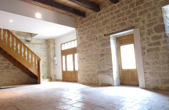 GRANDE MAISON MEDIEVALE  DE VILLAGE ENTIEREMENT RENOVEE DPE EN B AVEC UNE PETITE MAISON QUI SERT DE GARAGE   290000€ — photo 4