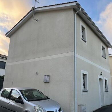 Maison 4 pièces 1330 €