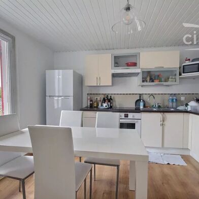 Appartement 3 pièces 750 €