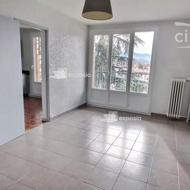 Appartement 3 pièces 725 €