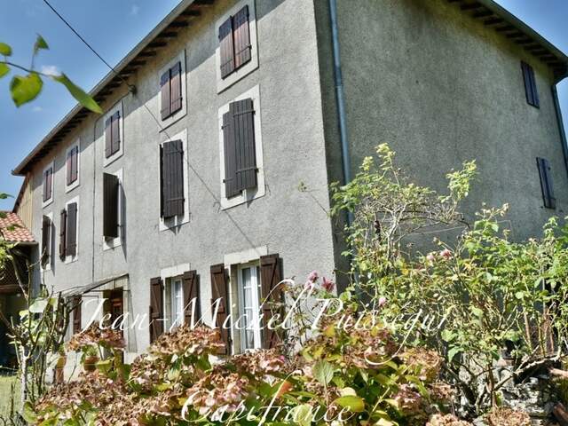 Dpt Haute Garonne (31), à vendre SAINT GAUDENS Immeuble à rénover de 220m2 Terrain 3300m2 — photo du bien