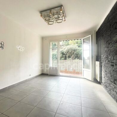 Appartement 3 pièces 220500 €