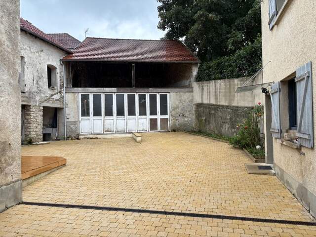 Bazemont centre – Ensemble immobilier 160 m² + dépendances – 6 pièces — photo du bien