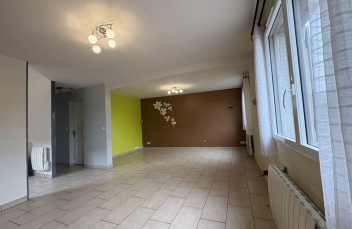 Bazemont centre – Ensemble immobilier 160 m² + dépendances – 6 pièces — photo 3