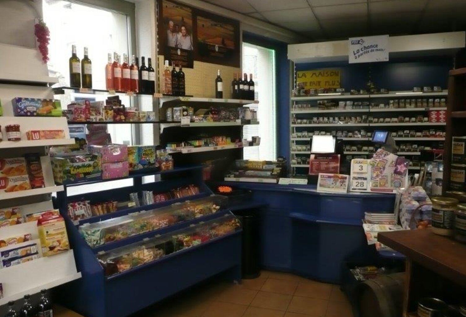 Fonds de commerce CARCASSONNE  Bar tabac et alimentation avec maison d'habitation 121m2 — photo 1