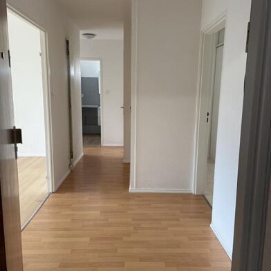 Appartement 3 pièces 945 €