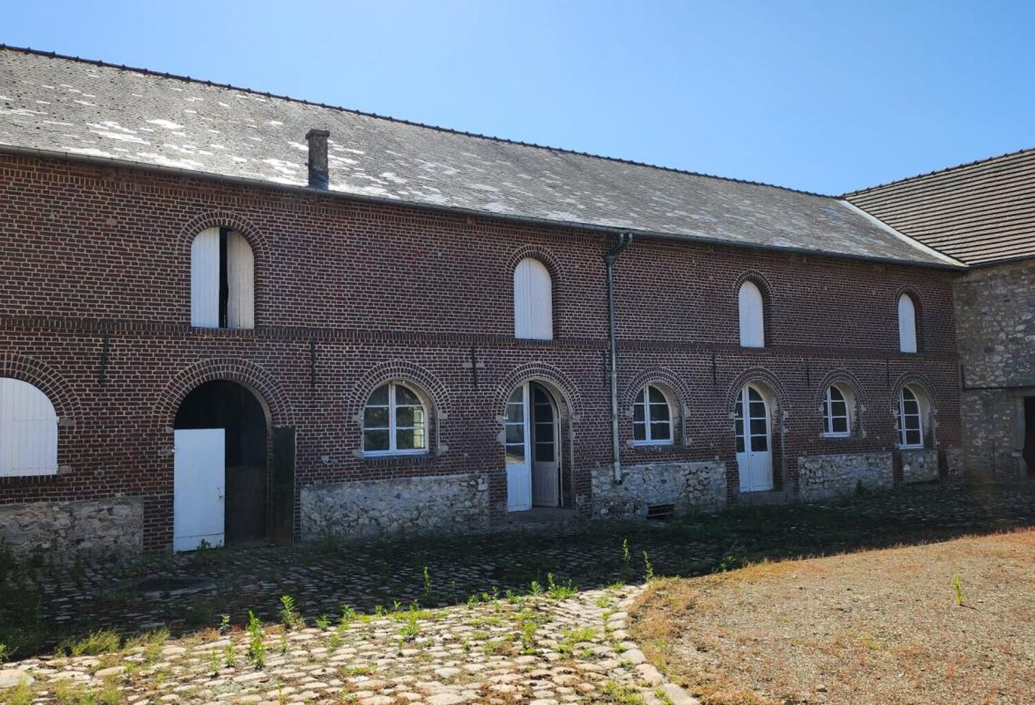 CHEVREVILLE (60) - Grange en pierre à aménager 489m² — photo 1