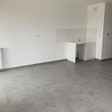 Appartement 3 pièces 894 €