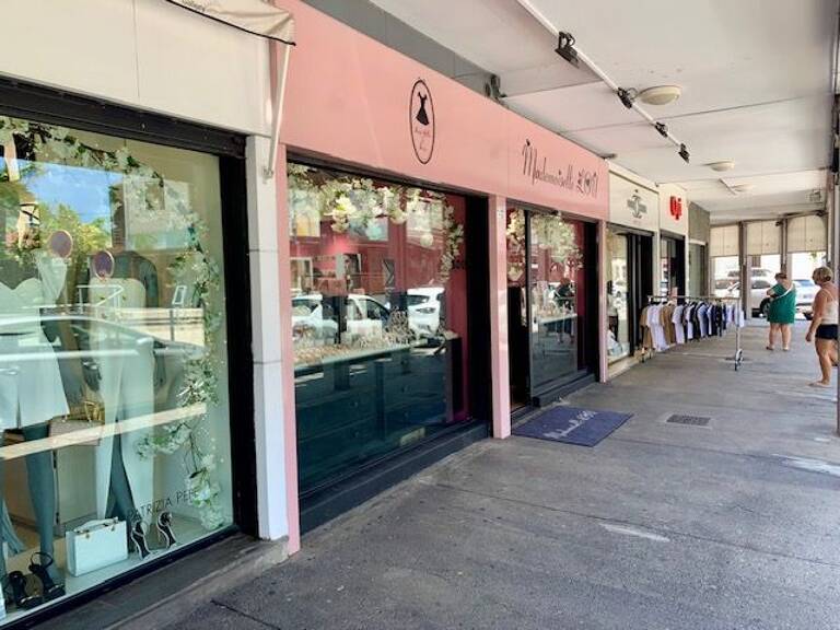 Bien Commercial À Vendre — photo 1