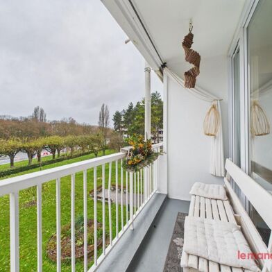 Appartement 6 pièces 235400 €