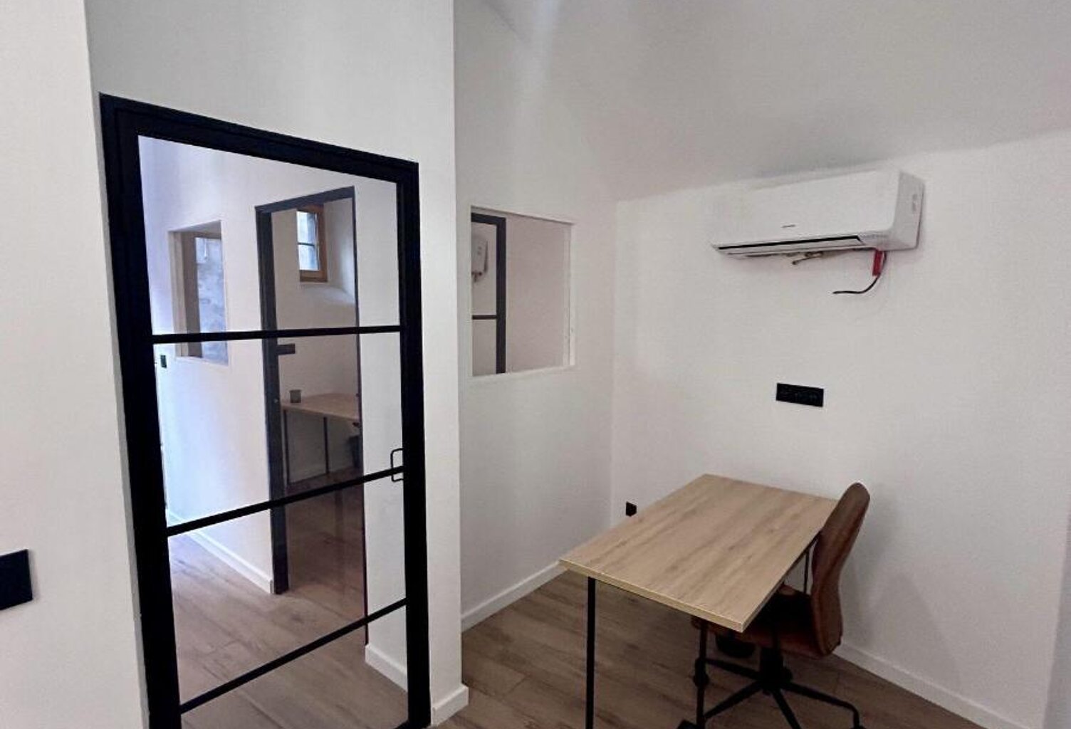 Vente bureau 3 pièces 22 m² Chambéry (73000) — photo 1